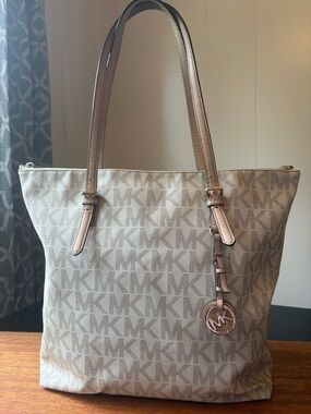 Michael Kors Jet Set Travel Tote Large vanilla monogram
